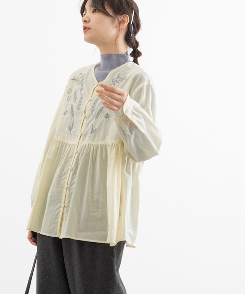 POU DOU DOU(プードゥドゥ)の「フロント刺繍ゆるVあきブラウス(シャツ/ブラウス・レディース・ブラック/アイボリー/オリーブ・3)」の21枚目の写真