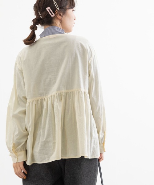 POU DOU DOU(プードゥドゥ)の「フロント刺繍ゆるVあきブラウス(シャツ/ブラウス・レディース・ブラック/アイボリー/オリーブ・3)」の22枚目の写真