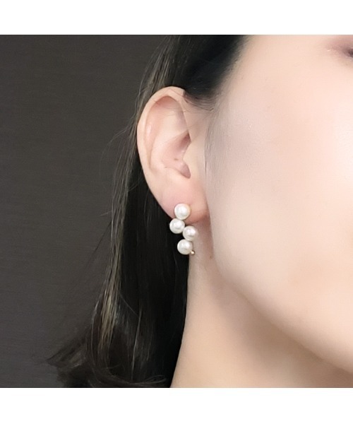 tone(トーン)の「【Tresor】zigzag 淡水パール ピアス(MA)(ピアス(両耳用)・レディース・ホワイト/ホワイト系その他/ホワイト系その他2/ホワイト系その他3/ホワイト系その他4・FREE)」の2枚目の写真