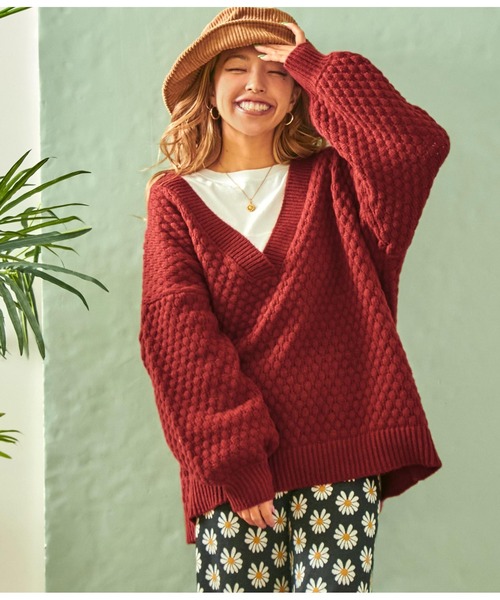 anap mimpi（アナップミンピ）の「深Vネックポップコーンニットプルオーバー（ニット/セーター・レディース・キャメル/レッド/グレイッシュベージュ/ターコイズブルー・FREE）」の4枚目の写真