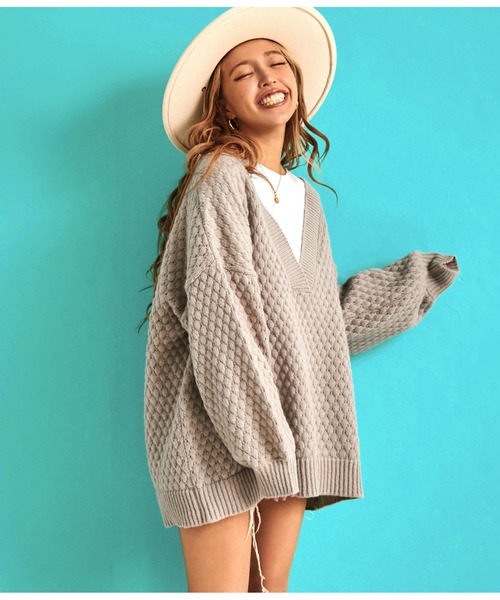 anap mimpi（アナップミンピ）の「深Vネックポップコーンニットプルオーバー（ニット/セーター・レディース・キャメル/レッド/グレイッシュベージュ/ターコイズブルー・FREE）」の2枚目の写真