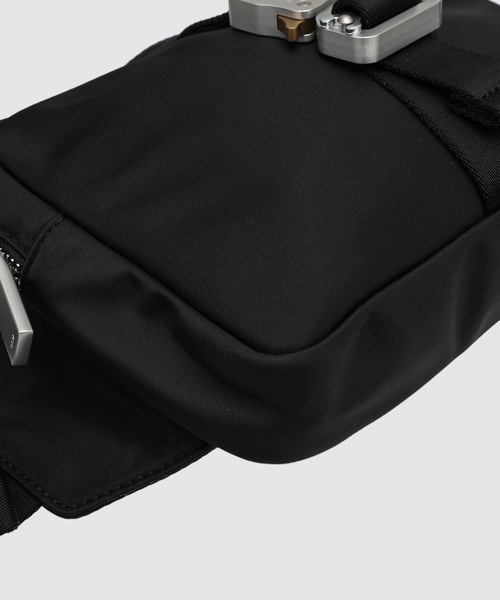 1017 ALYX 9SM（アリクス）の「BELT BAG - X（ボディバッグ/ウエストポーチ・メンズ・ブラック系その他・U）」の4枚目の写真