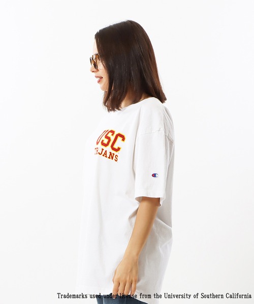 Champion（チャンピオン）の「CHAMPION/チャンピオン カレッジロゴTシャツ USAコットン/バインダーネック/フロントプリント C5-X303（Tシャツ/カットソー・メンズ・ホワイト×レッド/ホワイト/ブラック/レッド・M/L/XL）」の11枚目の写真