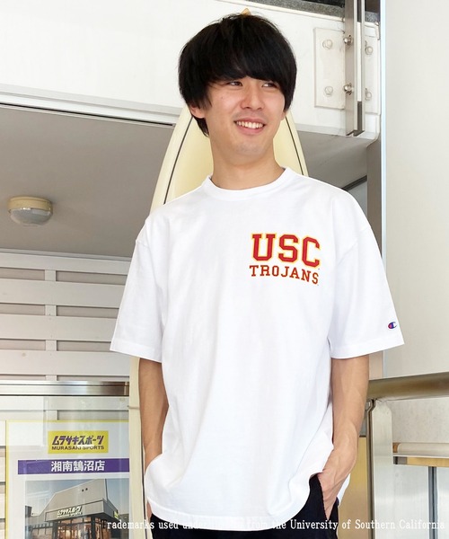 Champion（チャンピオン）の「CHAMPION/チャンピオン カレッジロゴTシャツ USAコットン/バインダーネック/フロントプリント C5-X303（Tシャツ/カットソー・メンズ・ホワイト×レッド/ホワイト/ブラック/レッド・M/L/XL）」の6枚目の写真