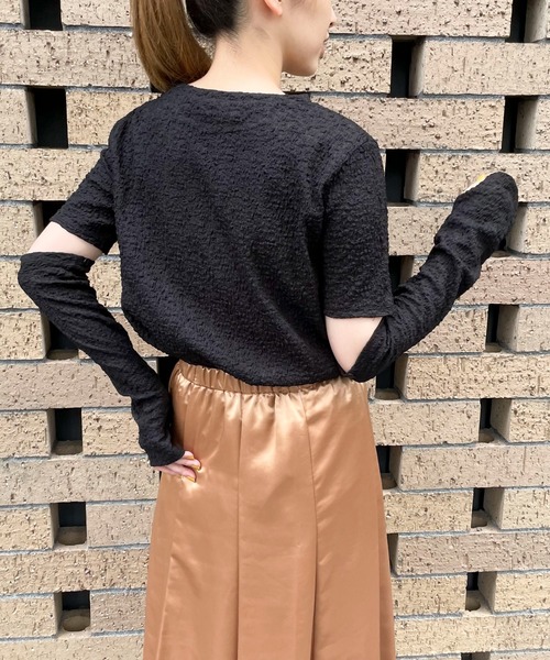 COMME CA ISM(コムサイズム)の「アームカバー トップス(Tシャツ/カットソー・レディース・ブラック/アイボリー・MEDIUM/LARGE)」の2枚目の写真