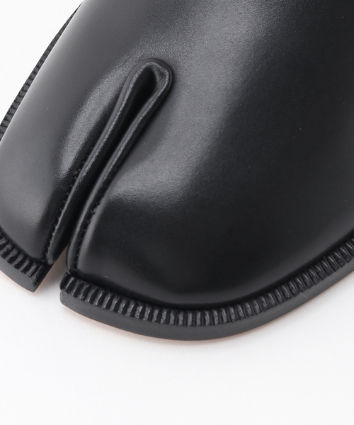 Maison Margiela（メゾンマルジェラ）の「【MAISON MARGIELA / メゾン マルジェラ】tabi sandals（サンダル・メンズ・ブラック・41/42/43）」の2枚目の写真