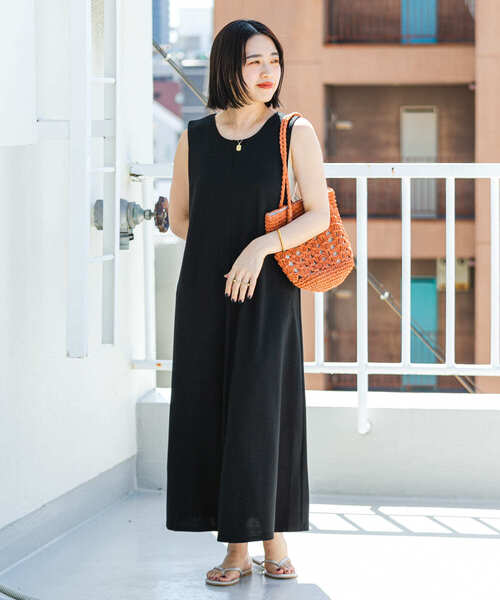 ITEMS URBANRESEARCH（アイテムズ アーバンリサーチ）の「バッククロスワンピース（ジャンパースカート・レディース・ブラック/グリーン系その他・FREE）」の6枚目の写真