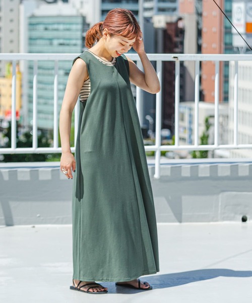 ITEMS URBANRESEARCH（アイテムズ アーバンリサーチ）の「バッククロスワンピース（ジャンパースカート・レディース・ブラック/グリーン系その他・FREE）」の17枚目の写真