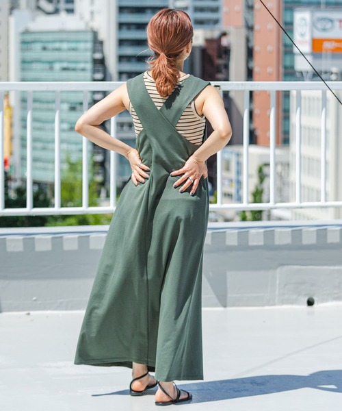 ITEMS URBANRESEARCH（アイテムズ アーバンリサーチ）の「バッククロスワンピース（ジャンパースカート・レディース・ブラック/グリーン系その他・FREE）」の19枚目の写真