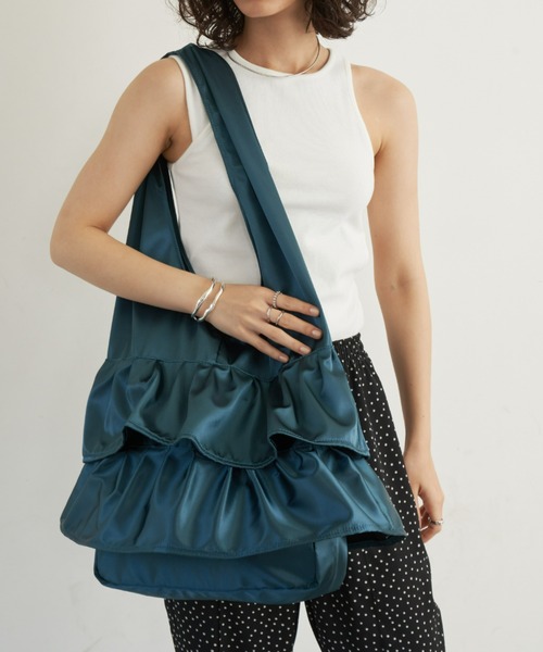 Aunt Marie's（アントマリーズ）の「ティアードフリルサテンビッグトート / 大容量 / A4収納可能（トートバッグ・レディース・ベージュ/ブラック/ブルー・FREE）」の17枚目の写真