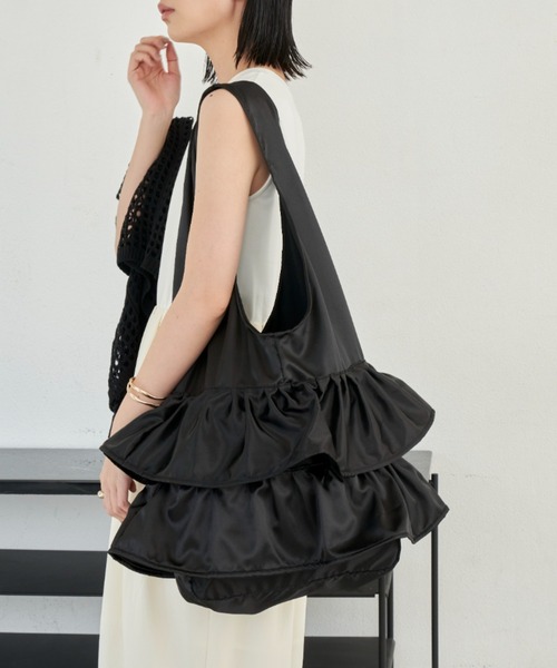 Aunt Marie's（アントマリーズ）の「ティアードフリルサテンビッグトート / 大容量 / A4収納可能（トートバッグ・レディース・ベージュ/ブラック/ブルー・FREE）」の5枚目の写真