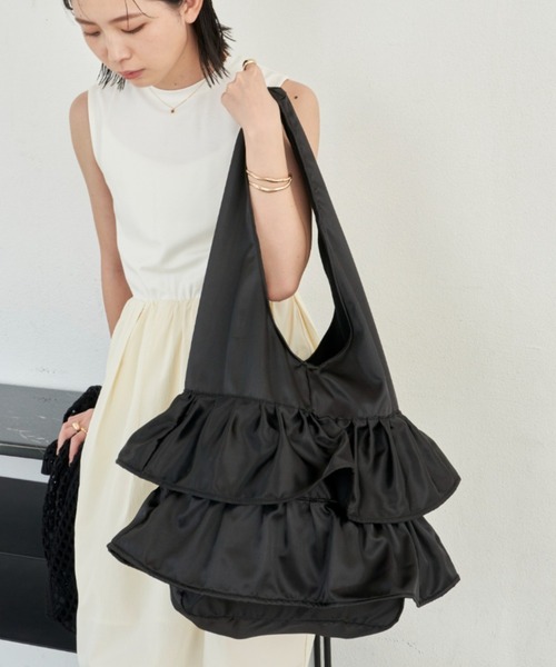 Aunt Marie's（アントマリーズ）の「ティアードフリルサテンビッグトート / 大容量 / A4収納可能（トートバッグ・レディース・ベージュ/ブラック/ブルー・FREE）」の8枚目の写真