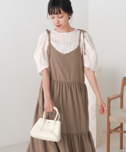 Bab（バブ）の「リボンストラップティアードワンピース（ワンピース・レディース・チャコールグレー/ベージュ/モカ/ライトカーキ/ブラック・M）」の10枚目の写真