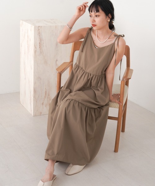 Bab（バブ）の「リボンストラップティアードワンピース（ワンピース・レディース・チャコールグレー/ベージュ/モカ/ライトカーキ/ブラック・M）」の18枚目の写真