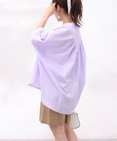 Chez toi（シェトワ）の「バックギャザースキッパーシャツ（シャツ/ブラウス・レディース・パープル/キャメル/オフホワイト/アイボリー・FREE）」の3枚目の写真