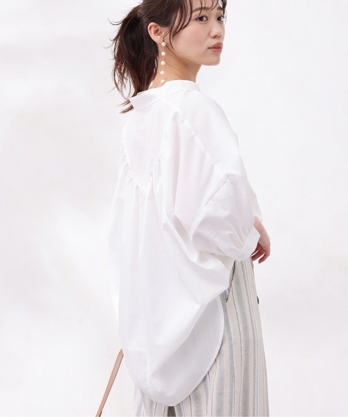 Chez toi（シェトワ）の「バックギャザースキッパーシャツ（シャツ/ブラウス・レディース・パープル/キャメル/オフホワイト/アイボリー・FREE）」の6枚目の写真