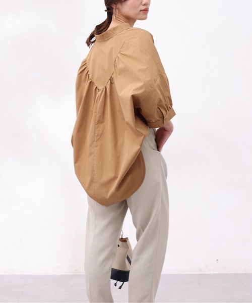 Chez toi（シェトワ）の「バックギャザースキッパーシャツ（シャツ/ブラウス・レディース・パープル/キャメル/オフホワイト/アイボリー・FREE）」の13枚目の写真