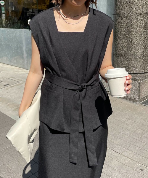 CAPRICIEUX LE'MAGE（カプリシューレマージュ）の「ベルト付ミドルベスト（ベスト・レディース・ブラック/ベージュ・FREE）」の14枚目の写真