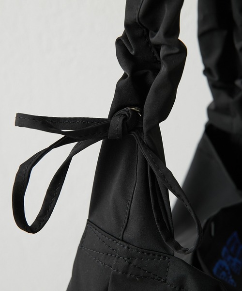 ear PAPILLONNER（イアパピヨネ）の「【PEZ(ペッツ)× ear】クロスショルダーバッグ/シャーリングリボン/ホーボーバッグ（ショルダーバッグ・レディース・カーキ/ブラック/ベージュ/グレー・FREE）」の19枚目の写真