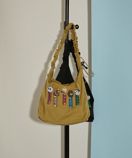 イアパピヨネ　ペッツ　ショルダーバック　美品 ear PAPILLONNER（イア パピヨネ） ショルダーバッグ バッグ 「PEZ