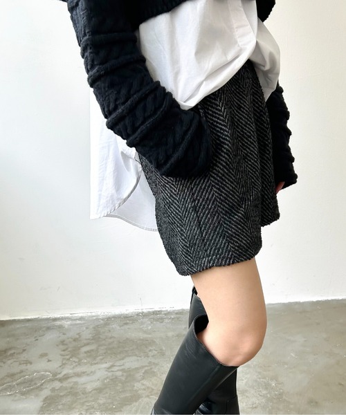 Meli rich（メリーリッチ）の「ヘリンボーンショートパンツ（その他パンツ・レディース・ブラック/グレー・MEDIUM）」の12枚目の写真