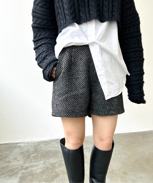 Meli rich（メリーリッチ）の「ヘリンボーンショートパンツ（その他パンツ・レディース・ブラック/グレー・MEDIUM）」の13枚目の写真
