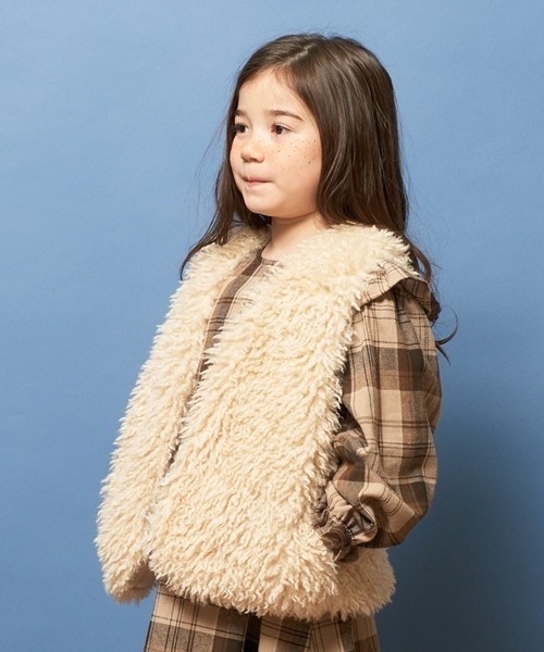 Lycee mine（リセマイン）の「フェイクファーベスト（ベスト・キッズ・ベージュ/チャコール/グレー/アイボリー・L(130-140)/M(110-120)）」の4枚目の写真