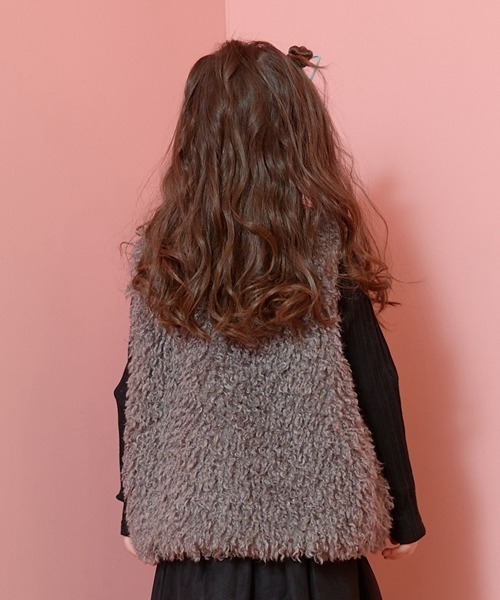 Lycee mine（リセマイン）の「フェイクファーベスト（ベスト・キッズ・ベージュ/チャコール/グレー/アイボリー・L(130-140)/M(110-120)）」の9枚目の写真