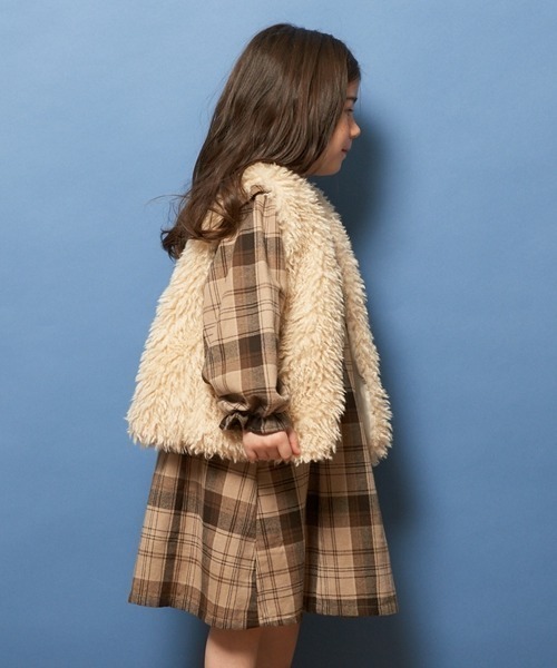 Lycee mine（リセマイン）の「フェイクファーベスト（ベスト・キッズ・ベージュ/チャコール/グレー/アイボリー・L(130-140)/M(110-120)）」の12枚目の写真