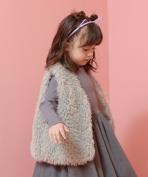 Lycee mine（リセマイン）の「フェイクファーベスト（ベスト・キッズ・ベージュ/チャコール/グレー/アイボリー・L(130-140)/M(110-120)）」の14枚目の写真