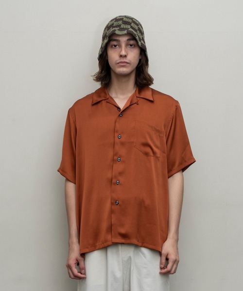 bal（バル）の「【BAL（バル）/2024春夏】POLYESTER SATIN SS SHIRT（シャツ/ブラウス・メンズ・キャメル/カーキ・1/2/3）」の2枚目の写真