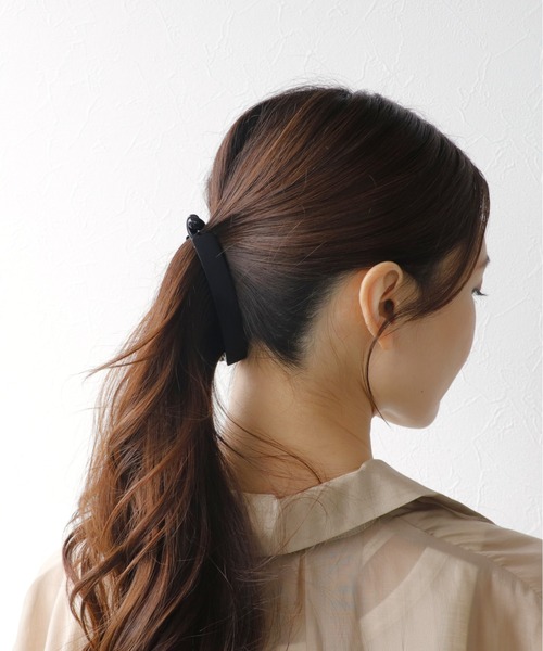 Three Four Time（ｽﾘｰﾌｫｰﾀｲﾑ）の「マットカラーワイドバナナクリップ（バレッタ/ヘアクリップ・レディース・ブラック/ベージュ・FREE）」の11枚目の写真