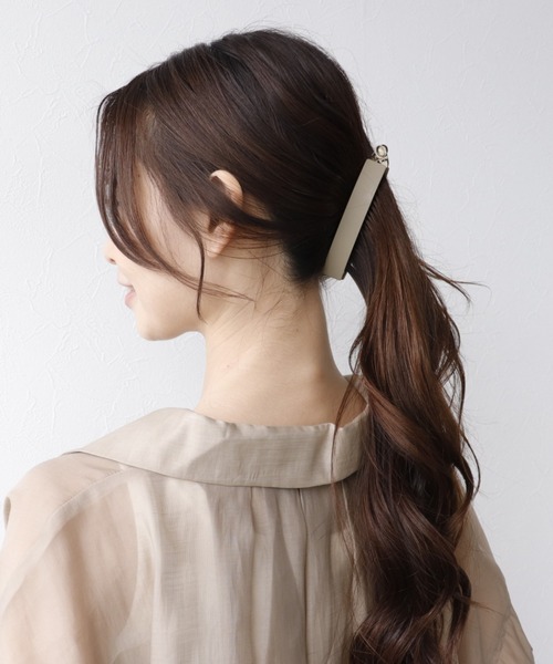 Three Four Time（ｽﾘｰﾌｫｰﾀｲﾑ）の「マットカラーワイドバナナクリップ（バレッタ/ヘアクリップ・レディース・ブラック/ベージュ・FREE）」の12枚目の写真