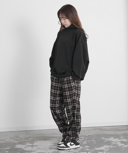 improves（インプローブス）の「裏起毛 無地 ドルマン ハイネックトレーナー（スウェット・メンズ・チャコール/パープル/杢グレー/ブラック/グレイッシュベージュ・X-LARGE/LARGE/MEDIUM）」の9枚目の写真