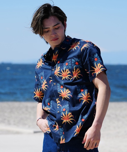 BILLABONG(ビラボン)の「BILLABONG/ビラボン 半袖シャツ ボタニカル柄 薄手 BE011-123(シャツ/ブラウス・メンズ・ネイビー/グレイッシュベージュ・M/L)」の9枚目の写真