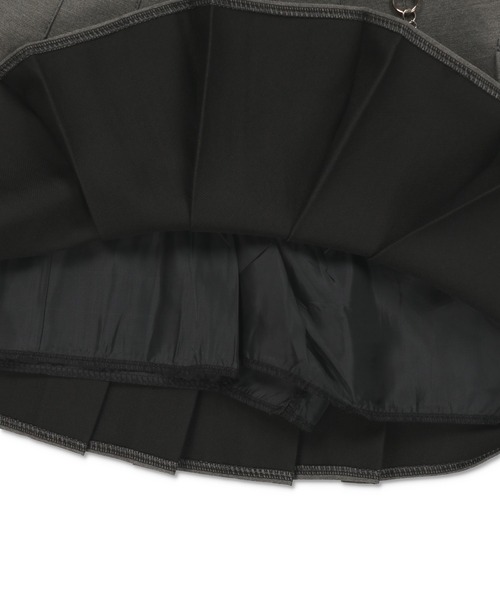 SPINNS（スピンズ）の「チェーンベルト付き プリーツミニスカート（スカート・レディース・ブラック/チャコール・ONESIZE）」の7枚目の写真