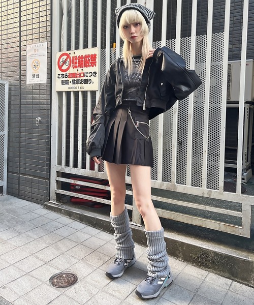 SPINNS（スピンズ）の「チェーンベルト付き プリーツミニスカート（スカート・レディース・ブラック/チャコール・ONESIZE）」の9枚目の写真