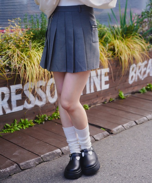 SPINNS（スピンズ）の「チェーンベルト付き プリーツミニスカート（スカート・レディース・ブラック/チャコール・ONESIZE）」の14枚目の写真