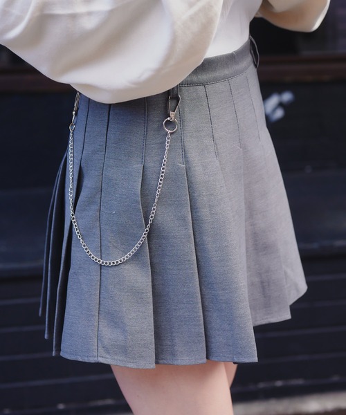 SPINNS（スピンズ）の「チェーンベルト付き プリーツミニスカート（スカート・レディース・ブラック/チャコール・ONESIZE）」の12枚目の写真