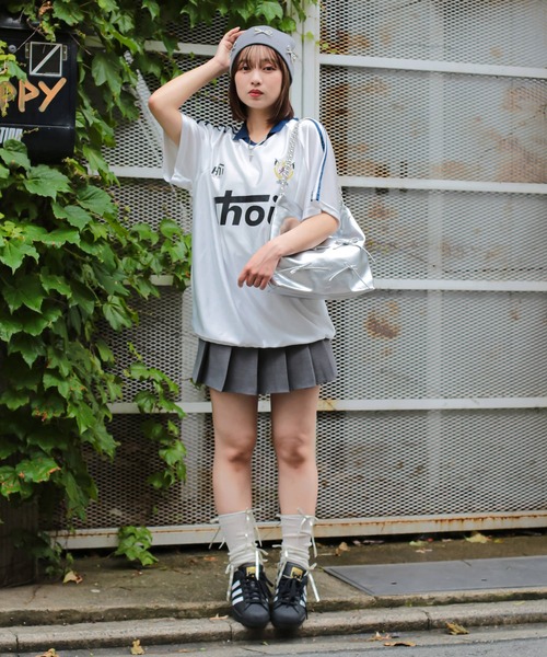 SPINNS（スピンズ）の「チェーンベルト付き プリーツミニスカート（スカート・レディース・ブラック/チャコール・ONESIZE）」の10枚目の写真