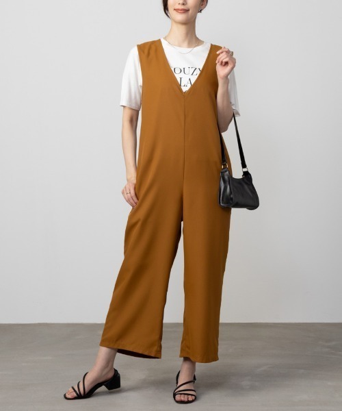 Howdy Marie(ハウディ―マリー)の「Howdy Marie ハウディーマリー Vネックロンパース サロペット(サロペット/オーバーオール・レディース・キャメル/ブラック・L/M)」の1枚目の写真