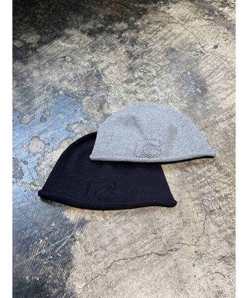 EMODA(エモダ)の「COMPACT LOGO BEANIE(ニットキャップ/ビーニー・レディース・グレー/ブラック・FREE)」の11枚目の写真