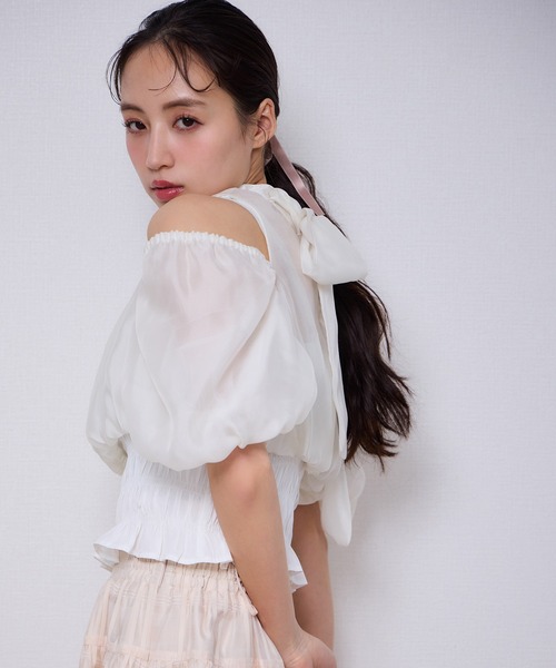 one after another NICE CLAUP（ワンアフターアナザーナイスクラップ）の「前後2wayブラウス/シャーリングキャミセット（シャツ/ブラウス・レディース・ベージュ/ブルー系その他/チャコールグレー/アイボリー・FREE）」の10枚目の写真