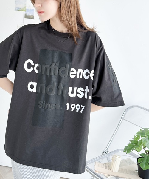 tシャツ 「WEB限定」発泡プリントボックスTEE レディース セール】立体感のある発泡プリントがこなれ感たっぷり。立体ロゴ