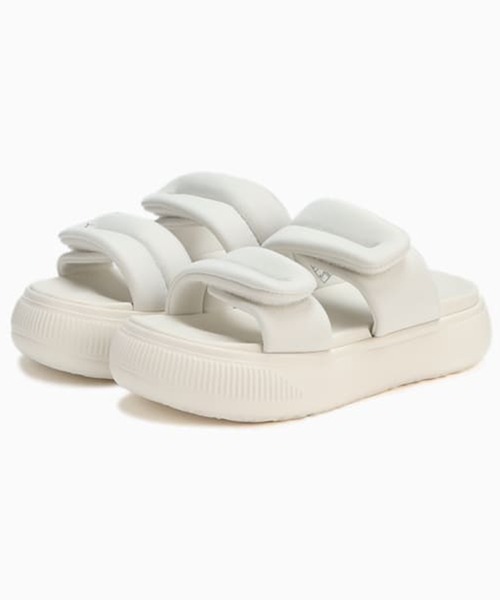 PUMA(プーマ)の「PUMA/プーマ レディース サンダル 厚底 WNS MAYU PUFFY SLIDES ウィメンズ マユ パフィー サンダル 399450(サンダル・レディース・ホワイト/ブラック・23.0cm/24.0cm/25.0cm)」の2枚目の写真