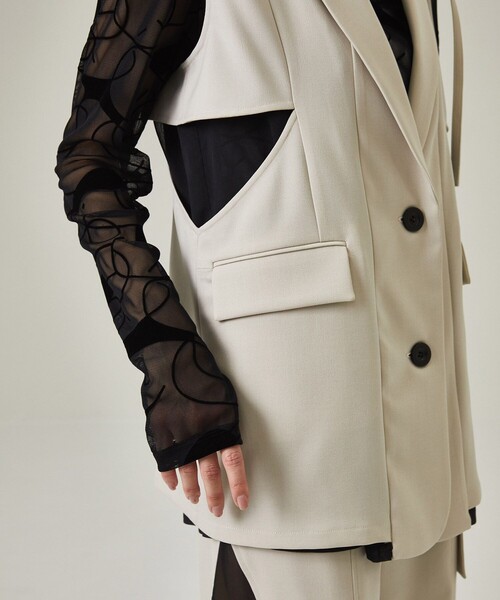 UNITED TOKYO（ユナイテッドトウキョウ）の「カッティングシアーコンビベスト- セットアップ 可-（ベスト・レディース・アイボリー/ブラック・FREE）」の4枚目の写真