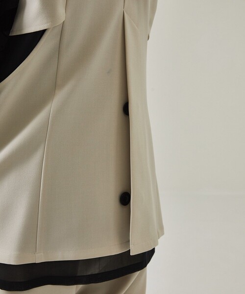 UNITED TOKYO（ユナイテッドトウキョウ）の「カッティングシアーコンビベスト- セットアップ 可-（ベスト・レディース・アイボリー/ブラック・FREE）」の6枚目の写真