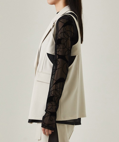 UNITED TOKYO（ユナイテッドトウキョウ）の「カッティングシアーコンビベスト- セットアップ 可-（ベスト・レディース・アイボリー/ブラック・FREE）」の12枚目の写真