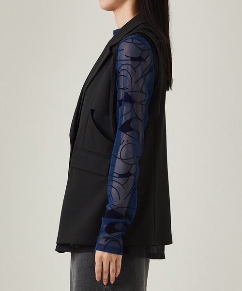 UNITED TOKYO（ユナイテッドトウキョウ）の「カッティングシアーコンビベスト- セットアップ 可-（ベスト・レディース・アイボリー/ブラック・FREE）」の20枚目の写真