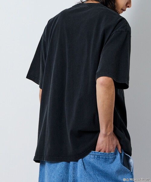 FREAK'S STORE（フリークスストア）の「FREAK’S STORE/フリークスストア STARWARS/スターウォーズ(UP) フロスト加工ショートスリーブTシャツ/半袖/リラックスフィット（Tシャツ/カットソー・メンズ・ホワイト/ブラック・MEDIUM/LARGE）」の5枚目の写真